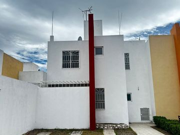 venta casa en coto Paso de Argenta al norte de AGS Cerca de Margaritas