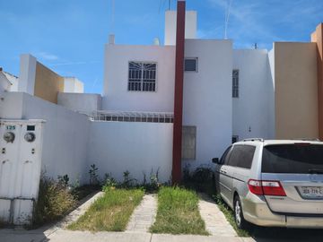 venta casa en coto Paso de Argenta al norte de AGS Cerca de Margaritas