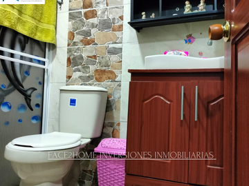 CASA ESQUINERA CON GARAJE CUBIERTO DOS APARTAMENTOS INDEPENDIENTES EN VENTA