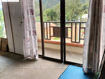 CASA ESQUINERA CON GARAJE CUBIERTO DOS APARTAMENTOS INDEPENDIENTES EN VENTA