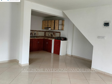 CASA ESQUINERA CON GARAJE CUBIERTO DOS APARTAMENTOS INDEPENDIENTES EN VENTA