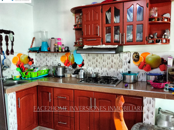 CASA ESQUINERA CON GARAJE CUBIERTO DOS APARTAMENTOS INDEPENDIENTES EN VENTA