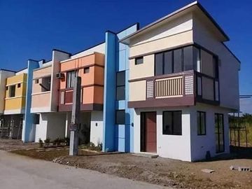 The 3 Bedroom Elegant Townhomes for Sale in Estancia Enclave, Tanza