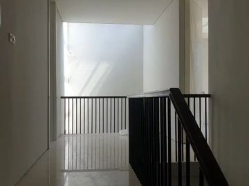 Rumah Araya 2 Galaxy Bumi Permai Mewah 2 Lantai Dekat MERR Manyar Siap Huni SHM