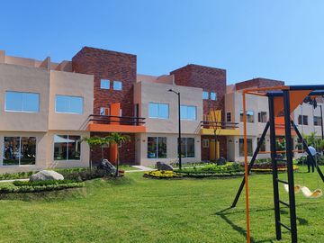 Venta de Casa, 3 recamaras con alberca y Roof Garden en E. Zapata Mor.