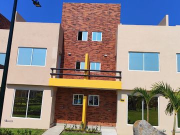 Venta de Casa, 3 recamaras con alberca y Roof Garden en E. Zapata Mor.
