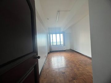 Below market 3 bedroom for sale in Renaissance Tower near Tektite, Podium Mall, 30th Mall, Shangrila, Megamall, Estancia and Capitol Commons