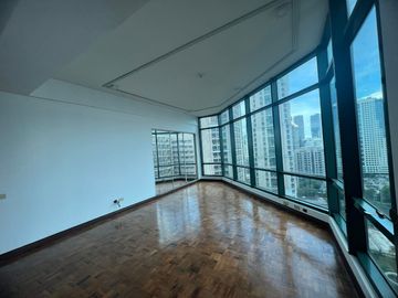 Below market 3 bedroom for sale in Renaissance Tower near Tektite, Podium Mall, 30th Mall, Shangrila, Megamall, Estancia and Capitol Commons