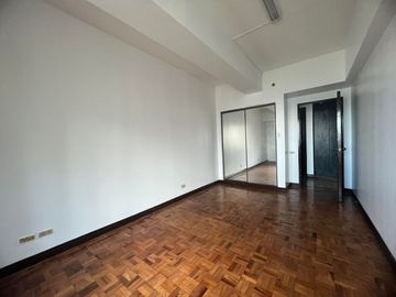Below market 3 bedroom for sale in Renaissance Tower near Tektite, Podium Mall, 30th Mall, Shangrila, Megamall, Estancia and Capitol Commons
