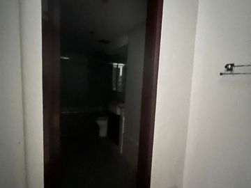 Below market 3 bedroom for sale in Renaissance Tower near Tektite, Podium Mall, 30th Mall, Shangrila, Megamall, Estancia and Capitol Commons