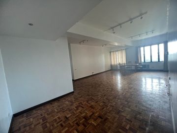 Below market 3 bedroom for sale in Renaissance Tower near Tektite, Podium Mall, 30th Mall, Shangrila, Megamall, Estancia and Capitol Commons