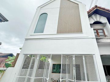 Two-story townhouse for sale, newly renovated, Nong Hoi zone, behind Nong Hoi market