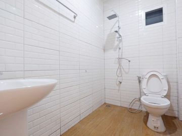 Two-story townhouse for sale, newly renovated, Nong Hoi zone, behind Nong Hoi market