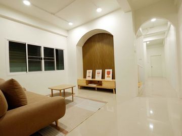 Two-story townhouse for sale, newly renovated, Nong Hoi zone, behind Nong Hoi market