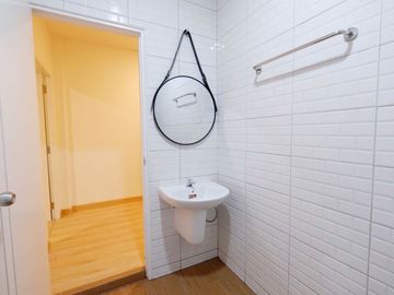 Two-story townhouse for sale, newly renovated, Nong Hoi zone, behind Nong Hoi market
