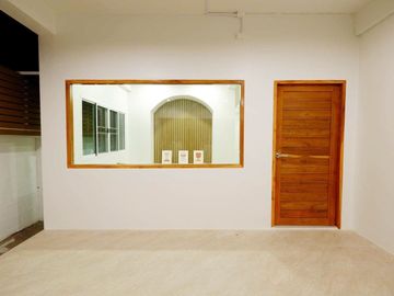 Two-story townhouse for sale, newly renovated, Nong Hoi zone, behind Nong Hoi market