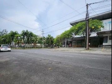 DIJUAL RUMAH USAHA Comercial Area di Wr Supratman, Surabaya Pusat