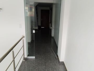 VENDO DEPARTAMENTO DE 46 m2 en PRIMER PISO  + COCHERA + 2 DEPOSITOS  A  PASOS DEL MALECON DE MAGDALENA DEL MAR LIMITE CON SAN ISIDRO.
