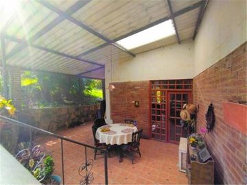 Venta - La Mesa, finca con Local Comercial sonre via San Joaquín