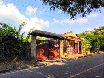 Venta - La Mesa, finca con Local Comercial sonre via San Joaquín