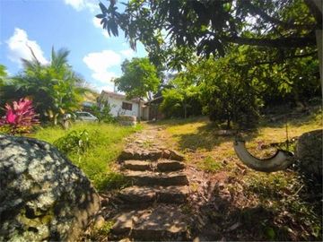 Venta - La Mesa, finca con Local Comercial sonre via San Joaquín