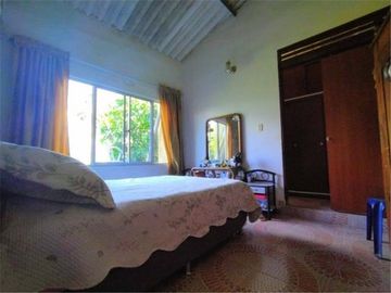 Venta - La Mesa, finca con Local Comercial sonre via San Joaquín