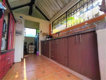 Venta - La Mesa, finca con Local Comercial sonre via San Joaquín