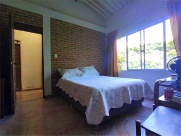 Venta - La Mesa, finca con Local Comercial sonre via San Joaquín