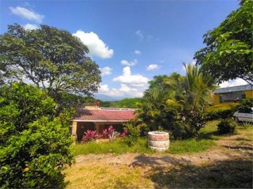 Venta - La Mesa, finca con Local Comercial sonre via San Joaquín