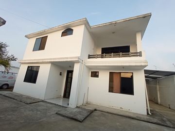 SE VENDE CASA EN CHONE