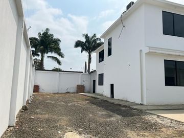 SE VENDE CASA EN CHONE