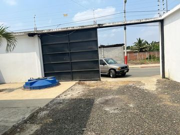 SE VENDE CASA EN CHONE