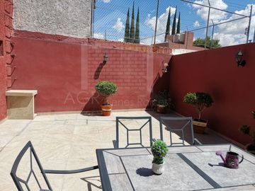 CASA DE TRES RECAMARAS AMPLIO PATIO Y CUARTO DE SERVICIO EN TEJEDA