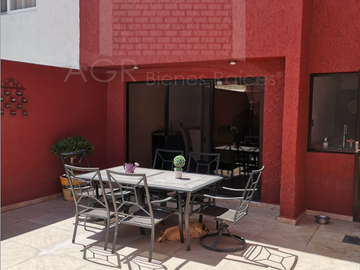 CASA DE TRES RECAMARAS AMPLIO PATIO Y CUARTO DE SERVICIO EN TEJEDA