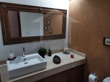 CASA DE TRES RECAMARAS AMPLIO PATIO Y CUARTO DE SERVICIO EN TEJEDA