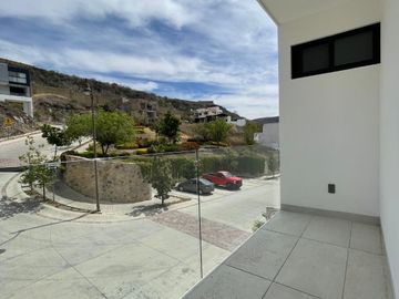 Propiedad en Venta en esquina con hermosas vistas desde Lomas Punta del Este