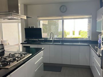 ESPECTACULAR RESIDENCIA EN JURIQUILLA