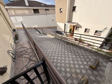 Casa en la Urbanización Colegio Francés - Norte de Quito