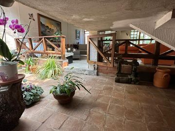 VENDO CASA EN CUMBAYÁ CON SUITE EN PLANTA BAJA