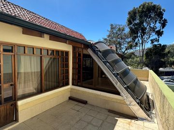 VENDO CASA EN CUMBAYÁ CON SUITE EN PLANTA BAJA
