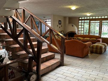 VENDO CASA EN CUMBAYÁ CON SUITE EN PLANTA BAJA