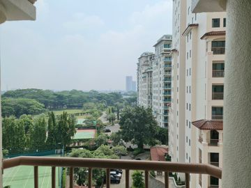 Dijual Apartemen Bukit Golf Hill Terraces Luas 170 m2, 3 Bedroom Semi Furnished