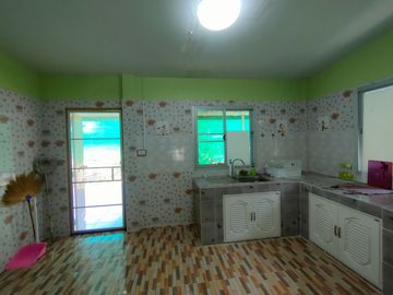 Single-storey detached house for sale Price lower than market, area 100 sq m., Soi Plai Na, Pho Rai Wan Subdistrict, Mueang District, Phetchaburi Prov
