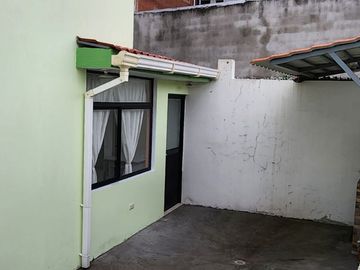 Casa en Venta en el centro de Sangolquí valle de los chillos.