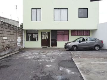 Casa en Venta en el centro de Sangolquí valle de los chillos.