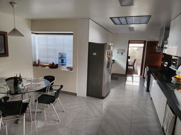 VENTA DE HERMOSA CASA EN LAS CASUARINAS