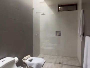 VENTA DE HERMOSA CASA EN LAS CASUARINAS