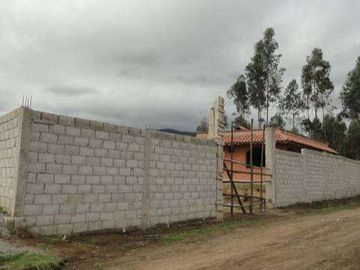 Venta de casa de campo en obra negra en Otavalo
