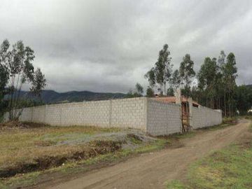 Venta de casa de campo en obra negra en Otavalo