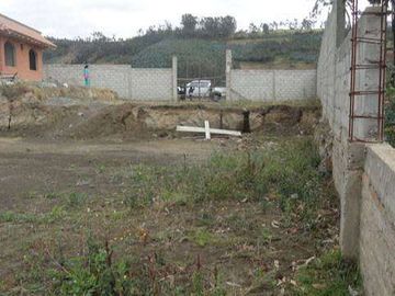 Venta de casa de campo en obra negra en Otavalo